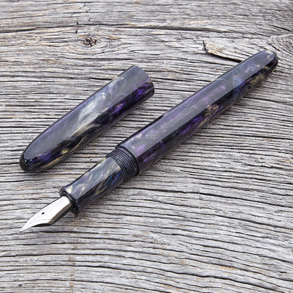 "Oyster Black Pearl" Fountain Pen