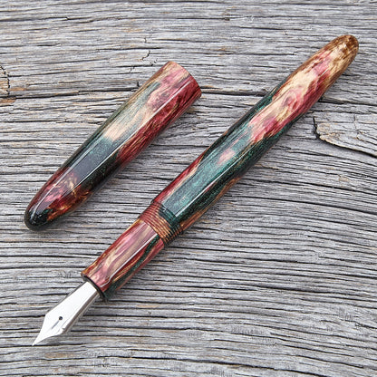 "Yule Tidings" Fountain Pen - Adelaide XL